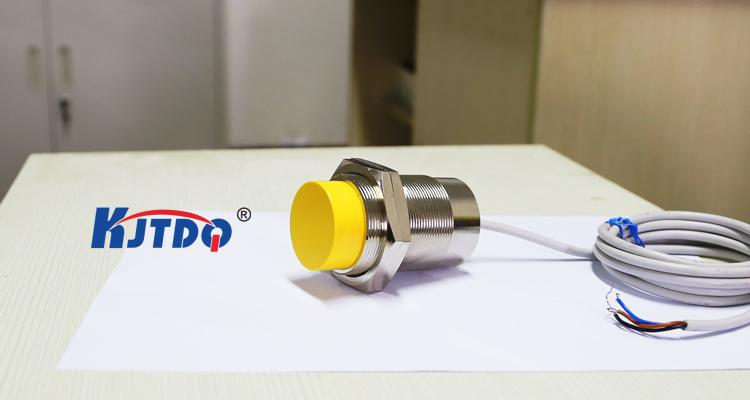 无触点开关的原理与应用